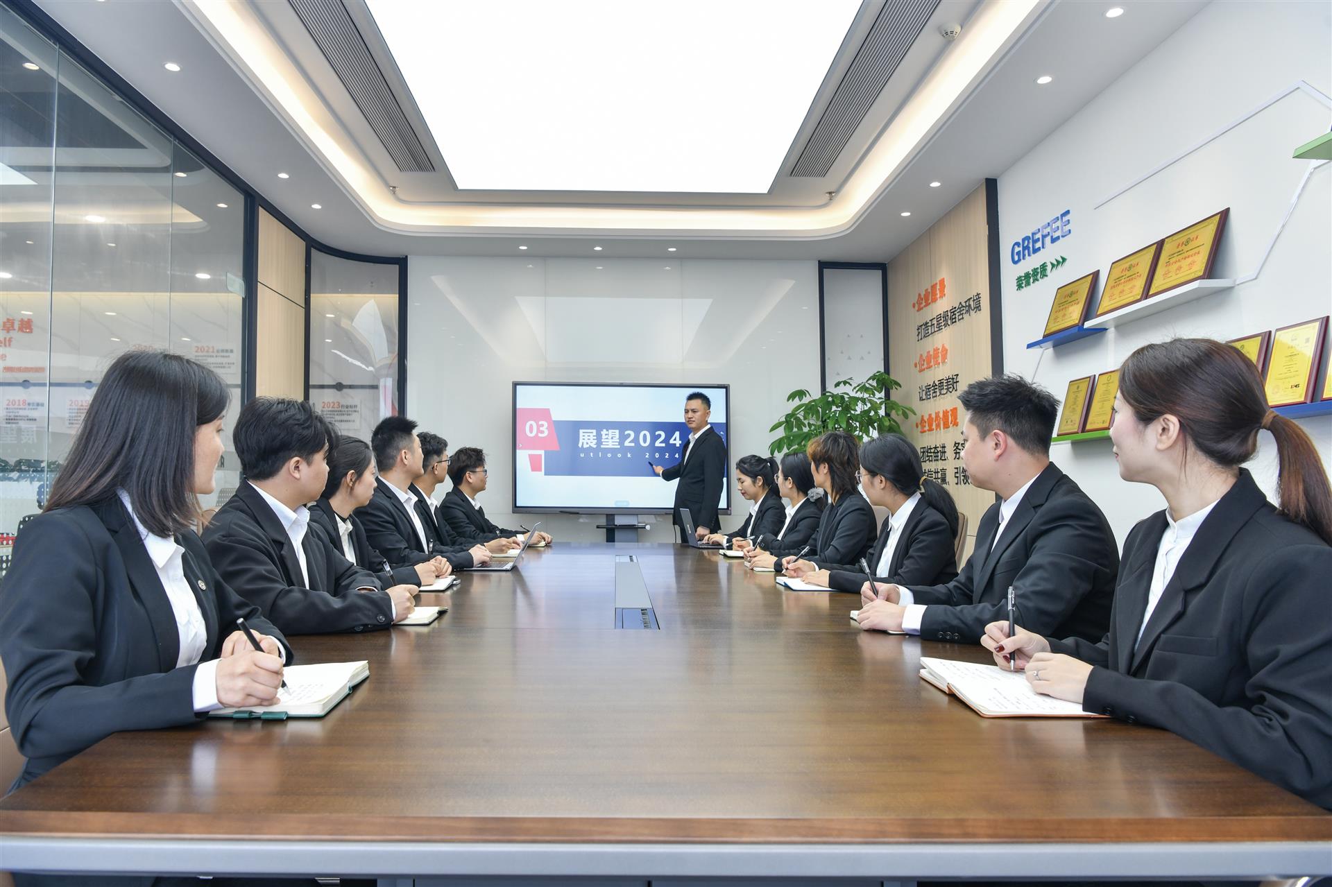 企業(yè)創(chuàng)始人：張小毅